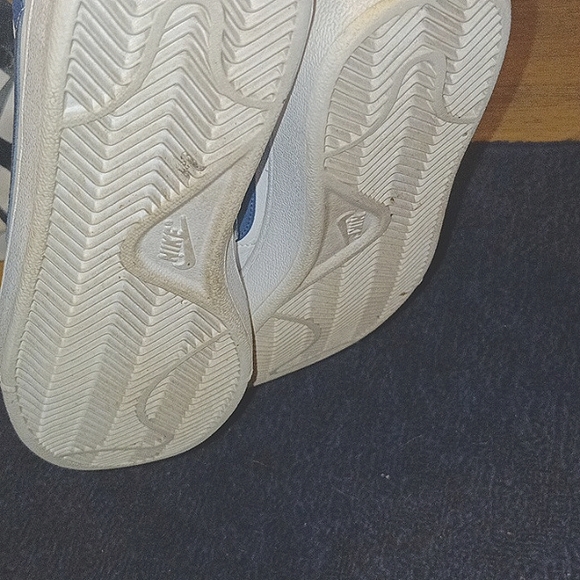 Nike sneakers - Picture 3 of 5